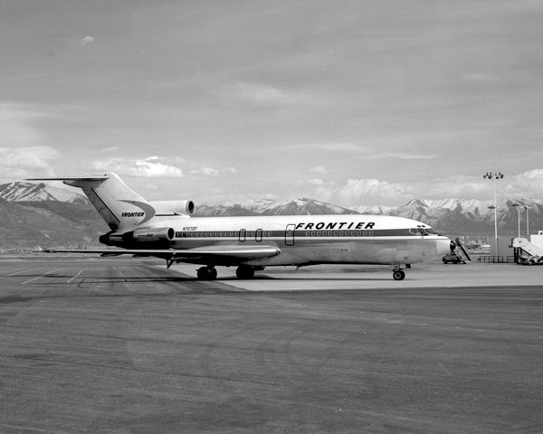 Frontier Airlines Boeing 727-191  N7272F