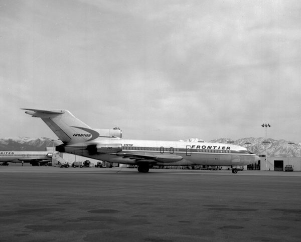 Frontier Airlines Boeing 727-191  N7273F