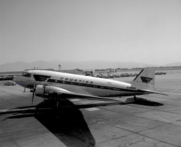 Frontier Airlines Douglas DC-3/C-47A  N4990E