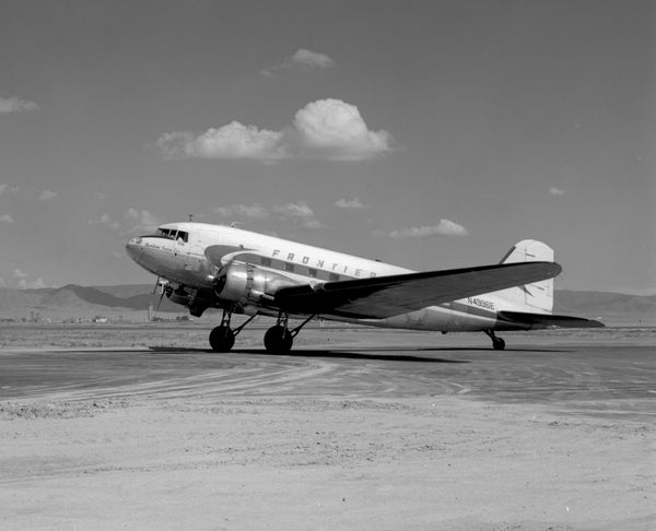Frontier Airlines Douglas DC-3/C-47A  N4996E