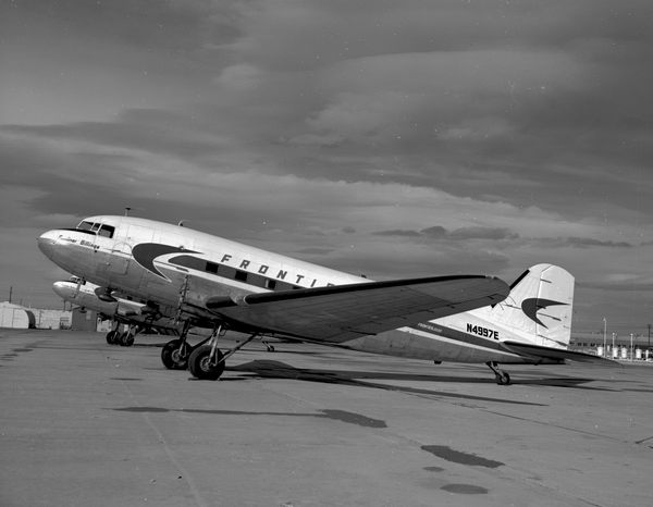 Frontier Airlines Douglas DC-3/C-47A  N4997E