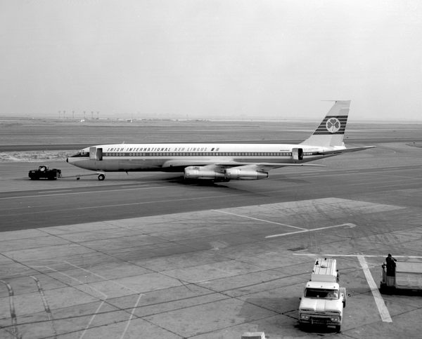 Irish International Airlines Aer Lingus Boeing 707-348C  EI-AMW