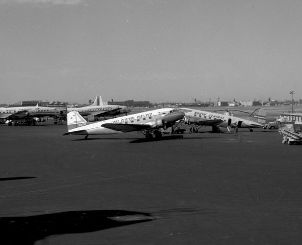 Lake Central Airlines Douglas DC-3/R4D-7  N21715