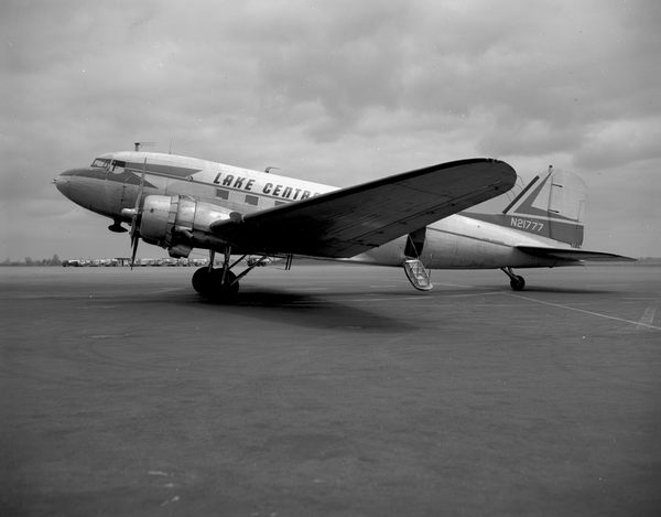 Lake Central Airlines Douglas DC-3A-269  N21777