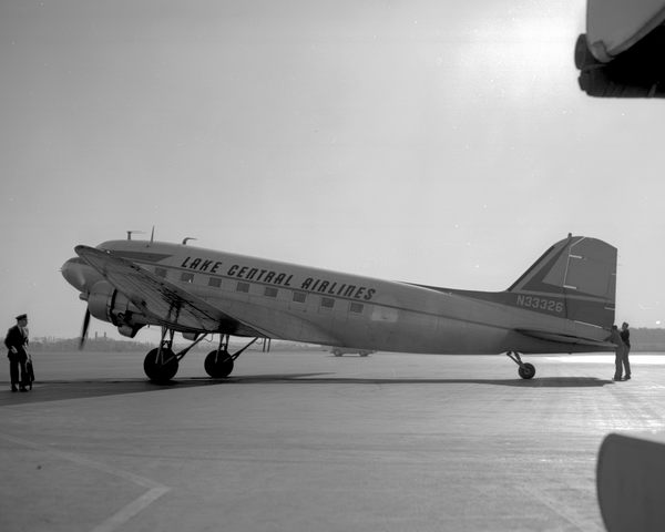 Lake Central Airlines Douglas DC-3/C-52B  N33326