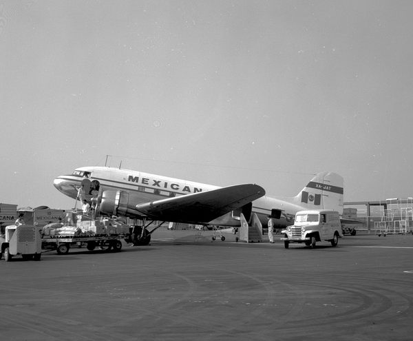 Mexicana de Aviacion S.A. Douglas DC-3/C-53  XA-JAT