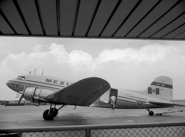 Mexicana de Aviacion S.A. Douglas DC-3/C-47  XA-JID