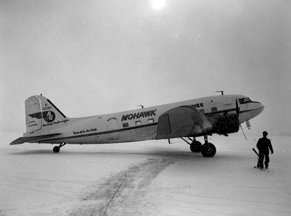 Mohawk Douglas DC-3-277C  N15590