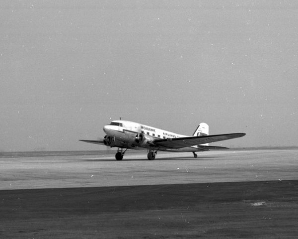 Mohawk Douglas DC-3/C-53C  N33370