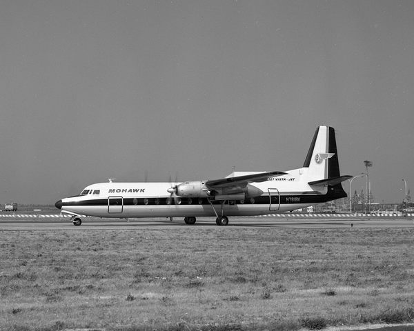 Mohawk Fairchild-Hiller FH-227  N7818M