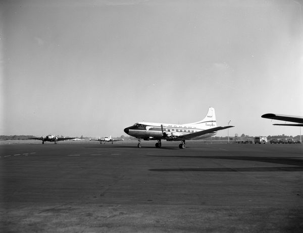 Mohawk Martin 404  N462M