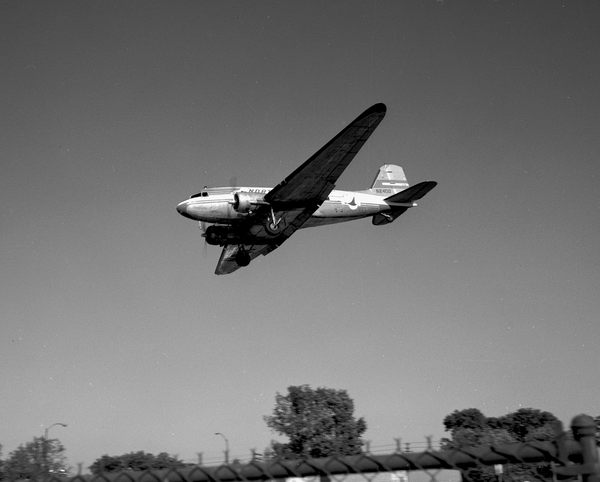 North Central Airlines Douglas DC-3/C-47B  N2400