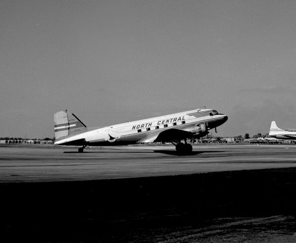 North Central Airlines Douglas DC-3-202  N17318