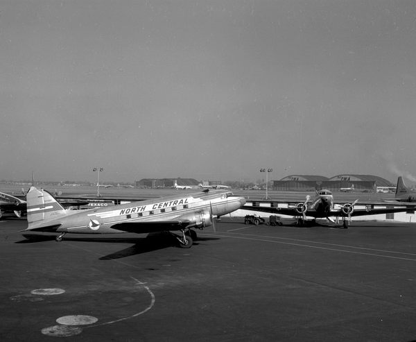 North Central Airlines Douglas DC-3-209  N17320
