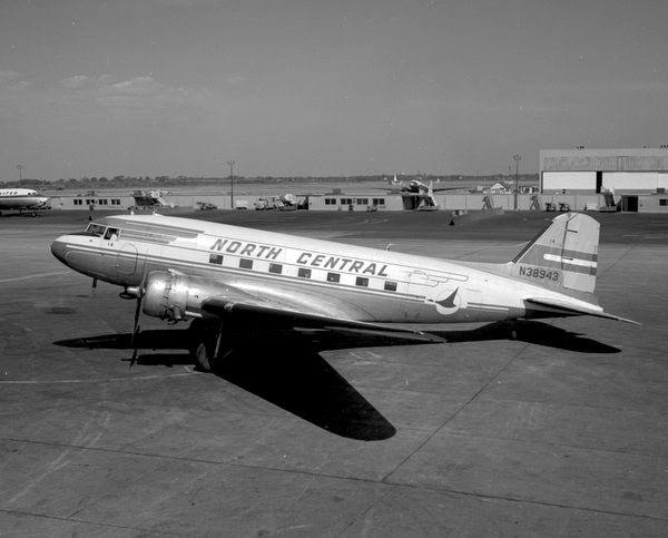 North Central Airlines Douglas DC-3/C-49D  N38943