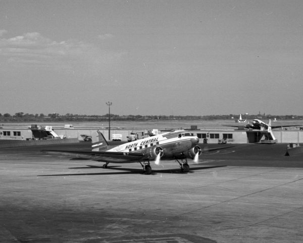 North Central Airlines Douglas DC-3/C-49D  N38943