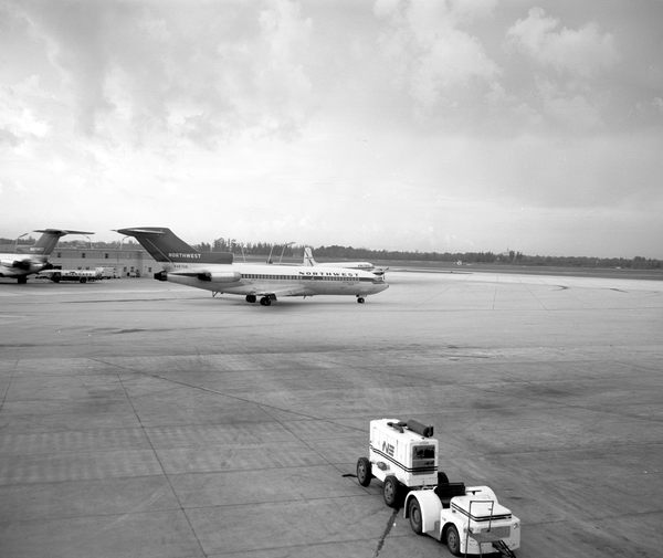 Northwest Orient Airlines Boeing 727-51  N467US