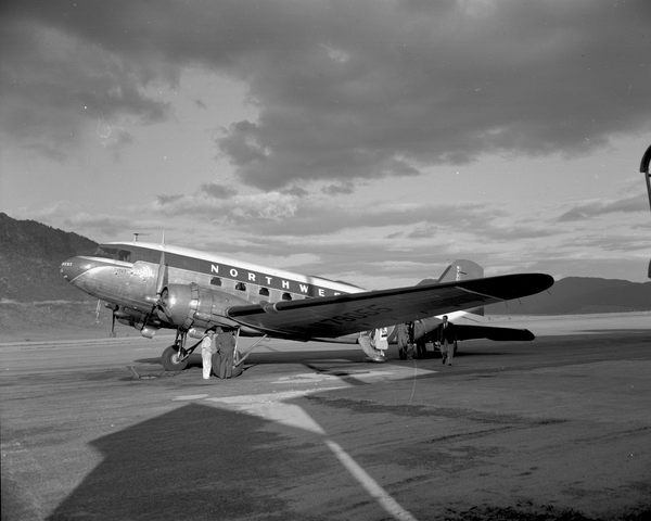 Northwest Orient Airlines Douglas DC-3/C-47A  N79055