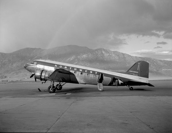Northwest Orient Airlines Douglas DC-3/C-47A  N79055