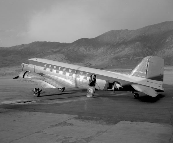 Northwest Orient Airlines Douglas DC-3/C-47A  N79055