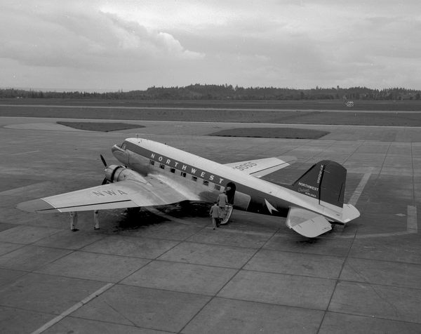 Northwest Orient Airlines Douglas DC-3/C-47A  N79055