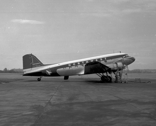 Northwest Orient Airlines Douglas DC-3/C-47A  N79056