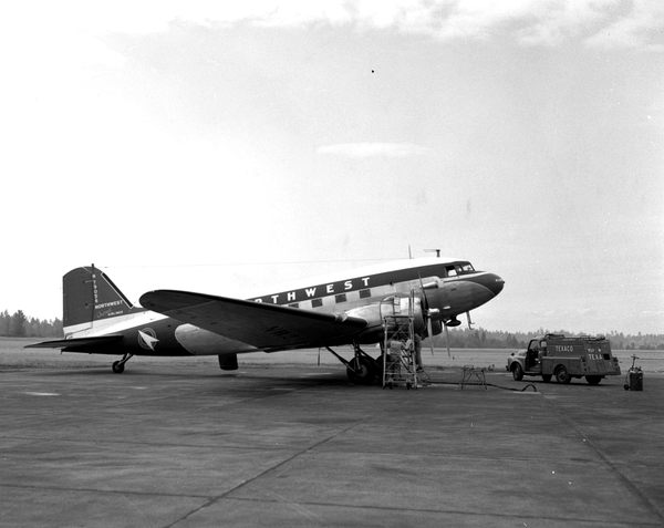 Northwest Orient Airlines Douglas DC-3/C-47A  N79056
