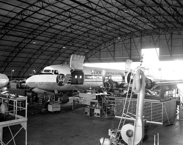 Slick Airways Douglas DC-6A  N11816