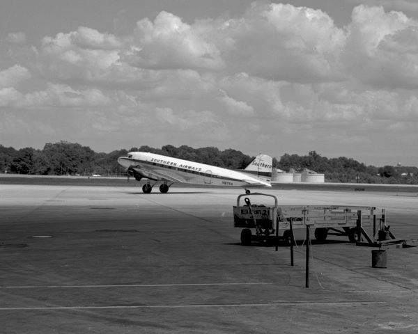 Southern Airways Douglas DC-3  N87SA