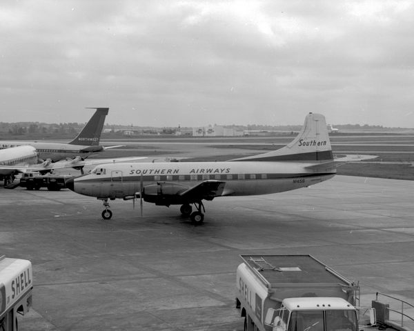 Southern Airways Martin 404  N145S