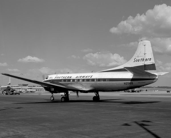 Southern Airways Martin 404  N256S