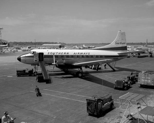 Southern Airways Martin 404  N258S