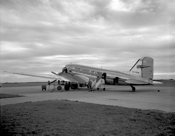 Trans Canada Airlines Douglas DC-3  CF-TDW