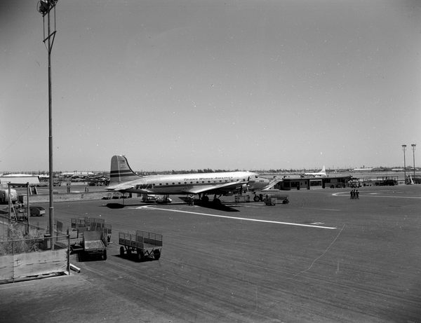 Trans World Airlines (TWA) Douglas DC-4 Skymaster N90427