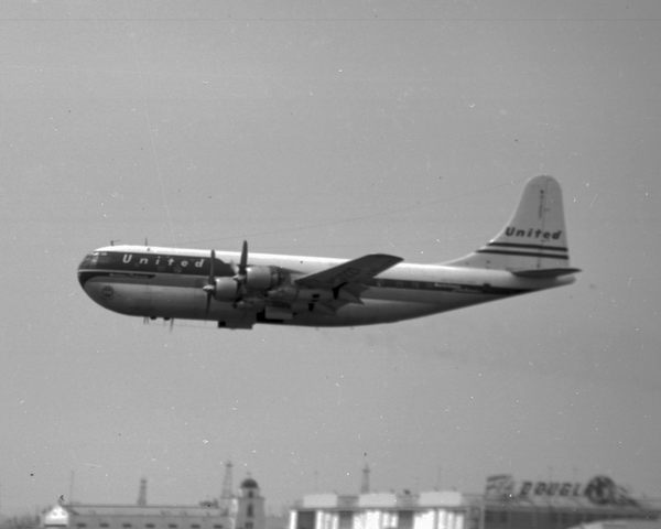 United Air Lines (UAL) Boeing 377 Stratocruiser N31227
