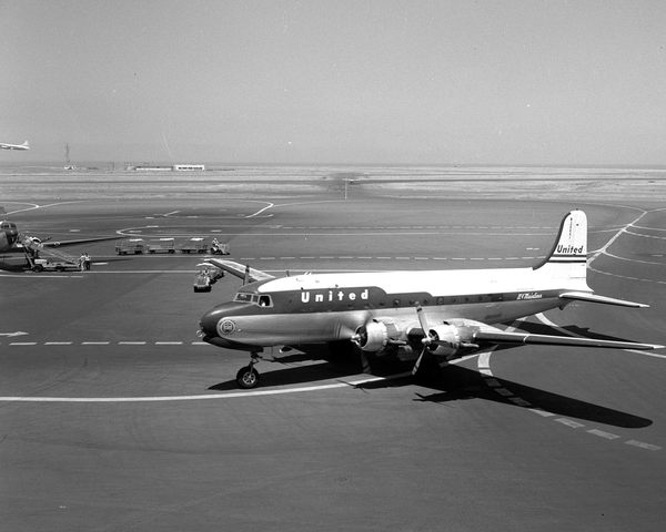 United Air Lines (UAL) Douglas DC-4 Skymaster N30041