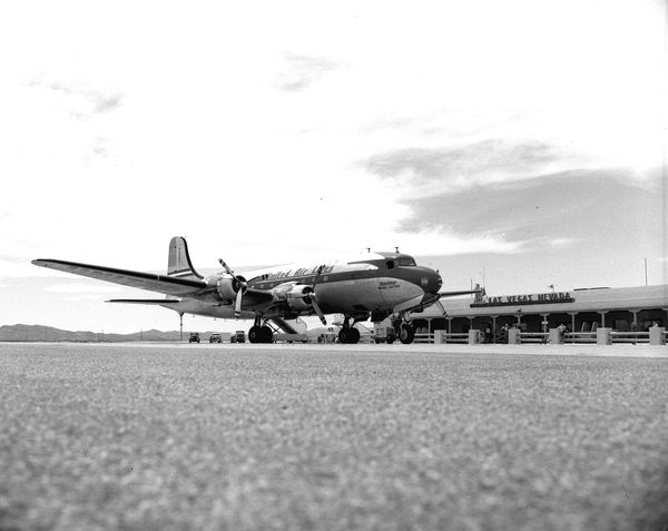 United Air Lines (UAL) Douglas DC-4 Skymaster N86581