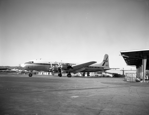 United States Overseas Douglas DC-7  N401US