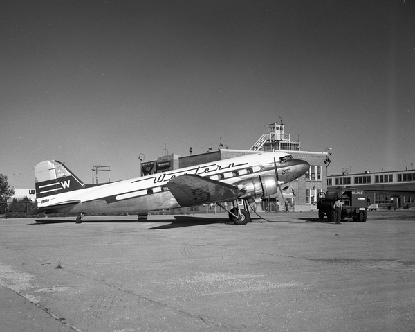 Western  Douglas DC-3  N15563