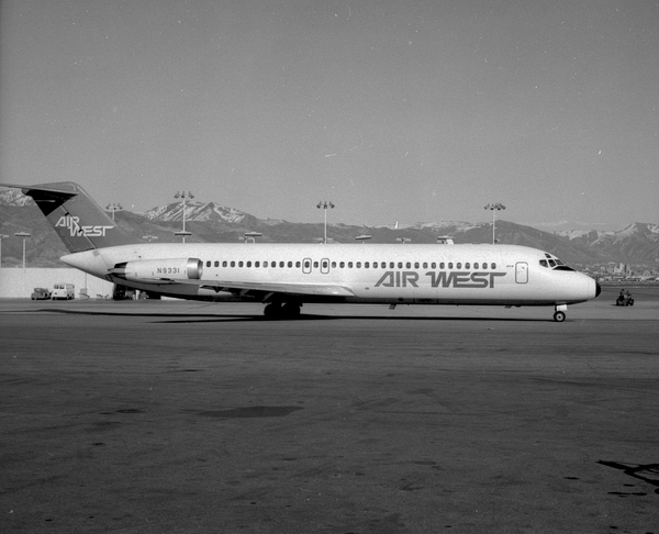 Air West Douglas DC-9-31  N9331