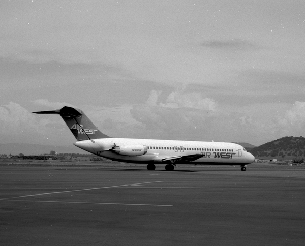 Air West Douglas DC-9-31  N9332