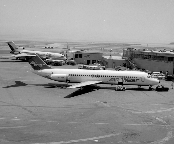 Air West Douglas DC-9-31  N9334