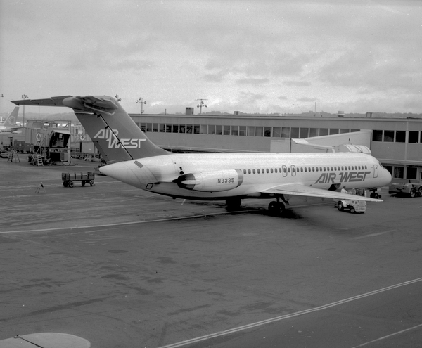 Air West Douglas DC-9-31  N9335