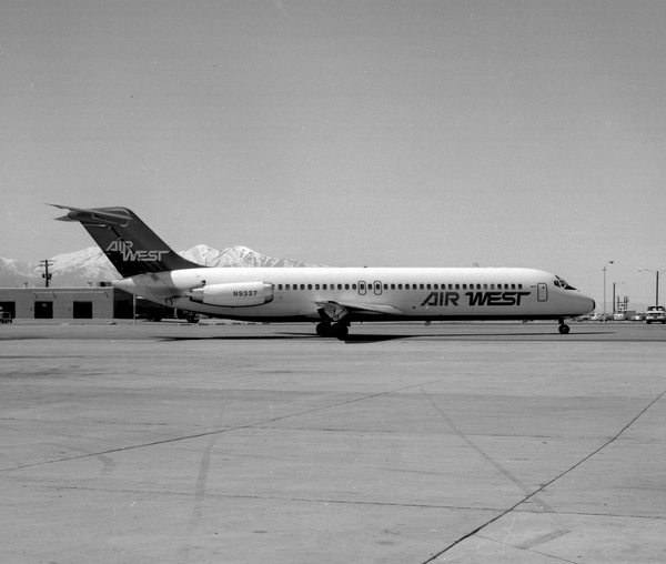 Air West Douglas DC-9-31  N9337