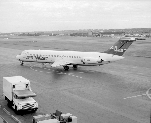 Air West Douglas DC-9-31  N9337