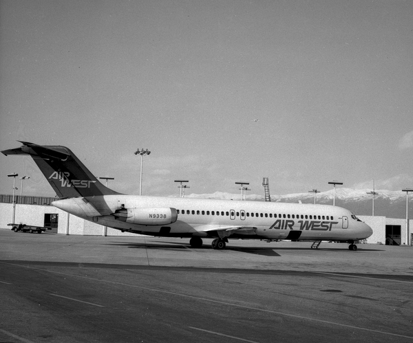 Air West Douglas DC-9-31  N9338