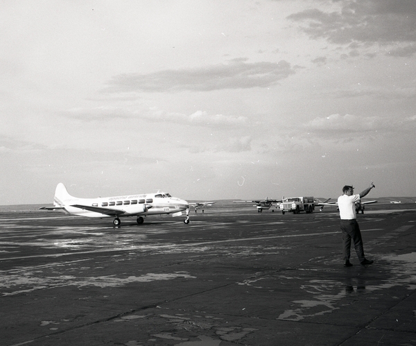 Apache Airlines De Havilland  DH-104 Caestedt Dove CJ1600a N1563V