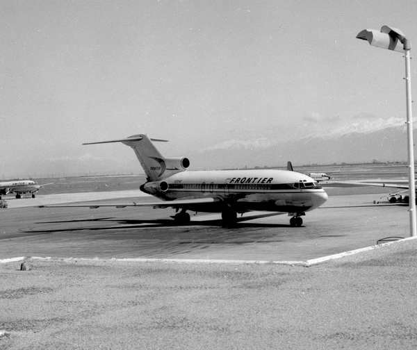 Frontier Airlines Boeing 727-191  N7274F