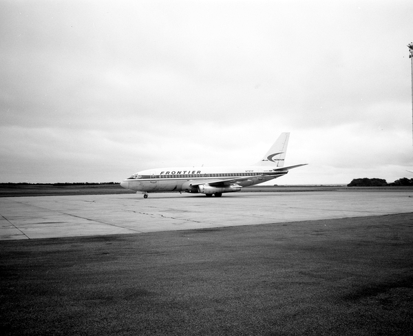 Frontier Airlines Boeing 737-2C0  N7371F