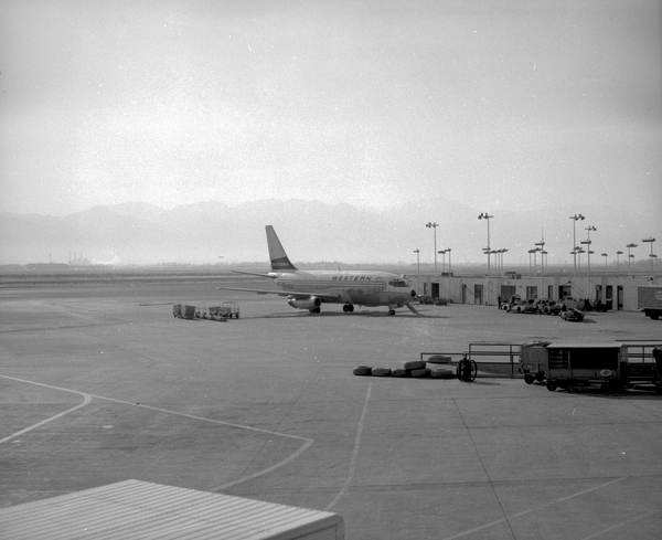 Western Boeing 737-247  N4515W